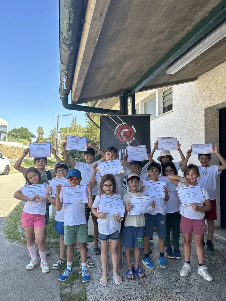 Entrega de diplomas no final do camp